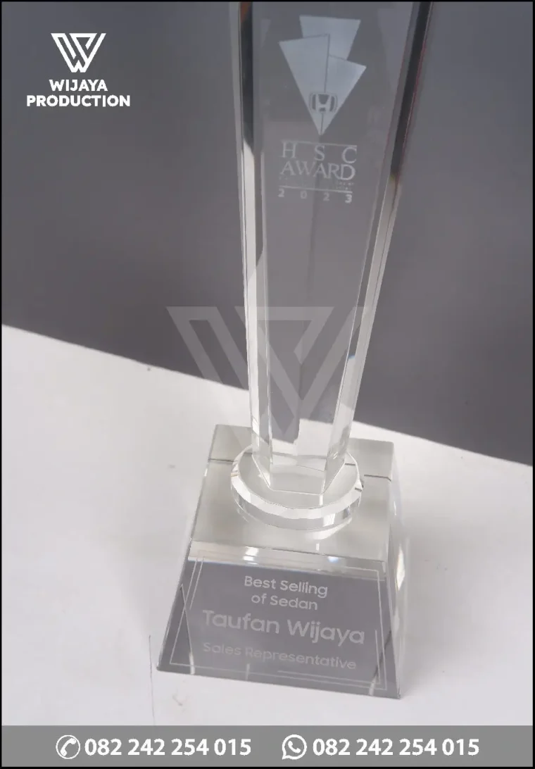Detail Piala Kristal HSC Award