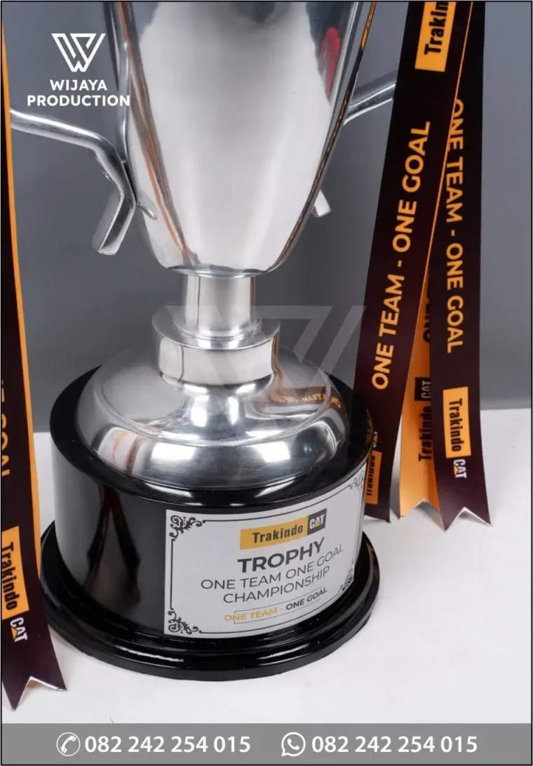 Detail TR205 Trophy One Team One Goal Championship Trakindo