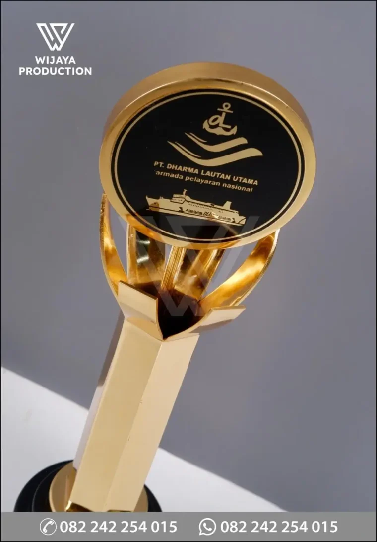 Detail TR204 Piala Penghargaan PT Dharma Lautan Utama